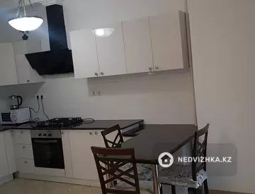 2-комнатная квартира, этаж 3 из 7, 74 м², на длительный срок