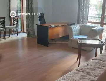 2-комнатная квартира, этаж 3 из 7, 74 м², на длительный срок
