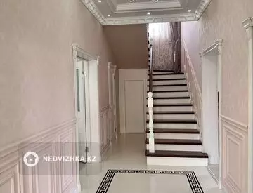 5-комнатный дом, 6 соток, 217 м²
