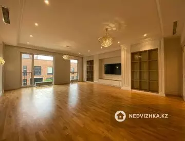 5-комнатная квартира, этаж 3 из 3, 250 м²