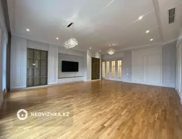 5-комнатная квартира, этаж 3 из 3, 250 м²