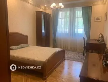 4-комнатная квартира, этаж 3 из 3, 230 м²