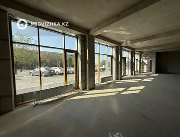 Здание, 3 этажа, 870 м²