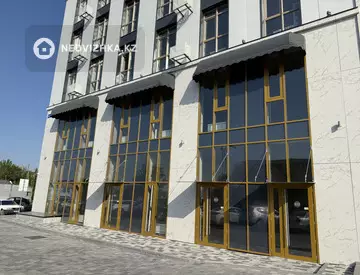 Здание, 3 этажа, 870 м²