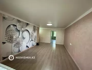 2-комнатная квартира, этаж 4 из 4, 49 м²