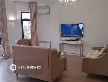 2-комнатная квартира, этаж 3 из 7, 82 м², на длительный срок