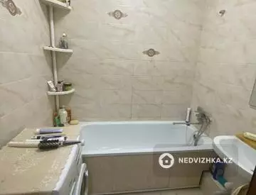 3-комнатная квартира, этаж 1 из 9, 64 м², на длительный срок