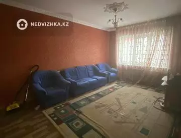 3-комнатная квартира, этаж 1 из 9, 64 м², на длительный срок