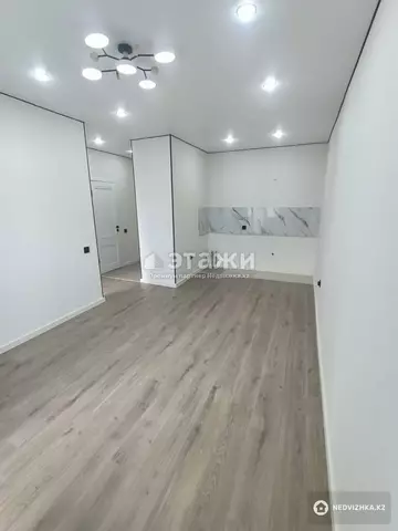 2-комнатная квартира, этаж 8 из 9, 37 м²
