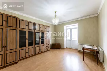 2-комнатная квартира, этаж 4 из 4, 60 м²