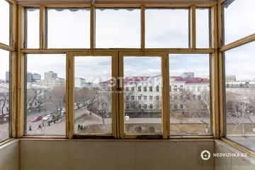 2-комнатная квартира, этаж 4 из 4, 60 м²