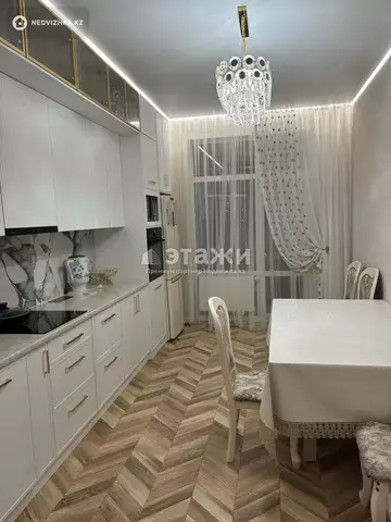 4-комнатная квартира, этаж 8 из 12, 119 м²