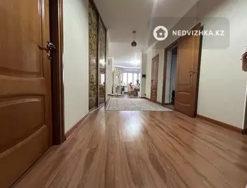 4-комнатная квартира, этаж 9 из 9, 120 м²