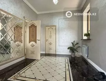 8-комнатный дом, 9 соток, 280 м²
