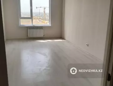 3-комнатная квартира, этаж 8 из 15, 79 м², на длительный срок