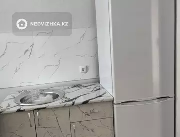 3-комнатная квартира, этаж 8 из 15, 79 м², на длительный срок