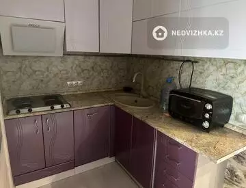 2-комнатная квартира, этаж 8 из 10, 40 м², на длительный срок