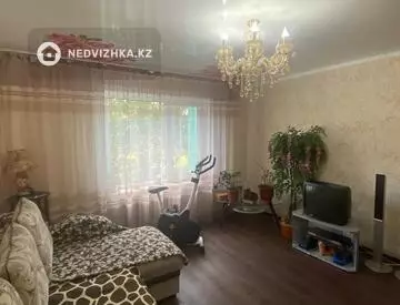 3-комнатная квартира, этаж 1 из 5, 60 м²