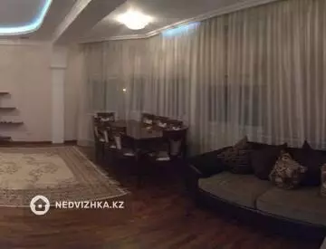 4-комнатная квартира, этаж 4 из 6, 180 м², на длительный срок
