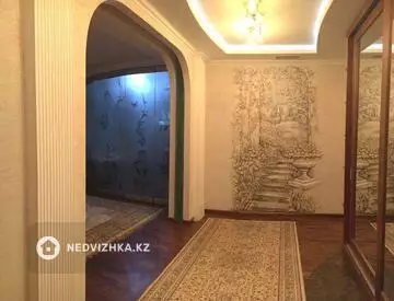 4-комнатная квартира, этаж 4 из 6, 180 м², на длительный срок
