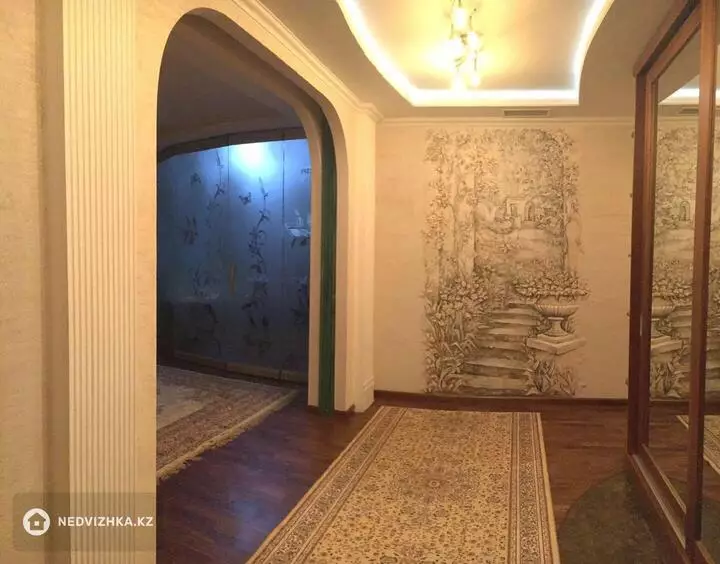 180 м², 4-комнатная квартира, этаж 4 из 6, 180 м², на длительный срок, изображение - 1