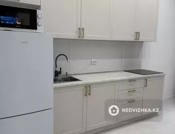 1-комнатная квартира, этаж 4 из 9, 42 м², посуточно