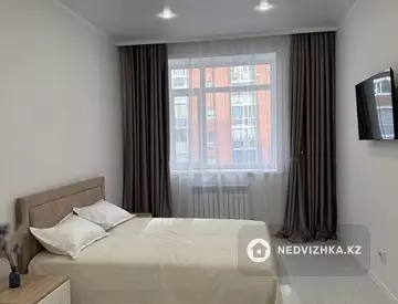 1-комнатная квартира, этаж 4 из 9, 42 м², посуточно