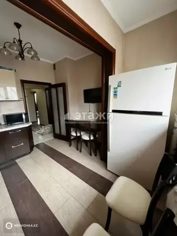 2-комнатная квартира, этаж 6 из 9, 60 м², на длительный срок