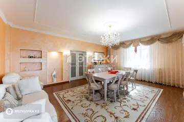 4-комнатная квартира, этаж 11 из 12, 185 м²