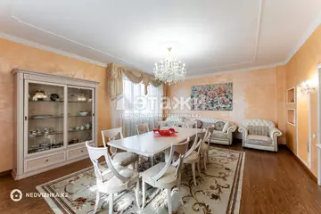 4-комнатная квартира, этаж 11 из 12, 185 м²