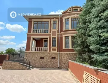 8-комнатная дача, 15 соток, 340 м²