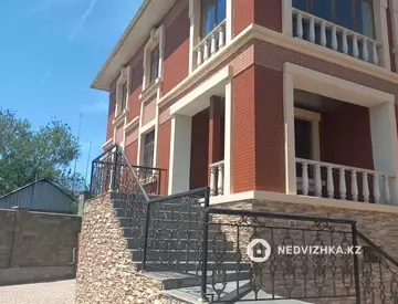 8-комнатная дача, 15 соток, 340 м²