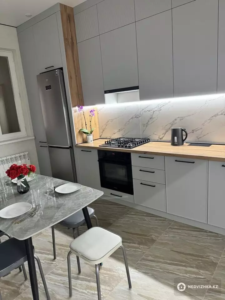 84 м², 2-комнатная квартира, этаж 2 из 10, 84 м², посуточно, изображение - 1