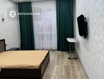 2-комнатная квартира, этаж 2 из 10, 84 м², посуточно