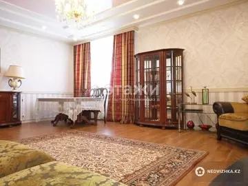 4-комнатная квартира, этаж 7 из 12, 183 м²