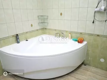 4-комнатная квартира, этаж 7 из 12, 183 м²