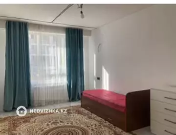 3-комнатная квартира, этаж 1 из 12, 90 м²