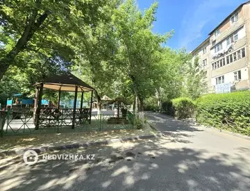 3-комнатная квартира, этаж 4 из 5, 64 м²