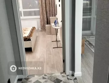 2-комнатная квартира, этаж 9 из 9, 38 м², на длительный срок