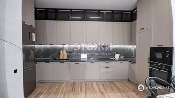3-комнатная квартира, этаж 3 из 3, 100 м², на длительный срок