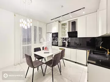 2-комнатная квартира, этаж 23 из 25, 75 м², на длительный срок