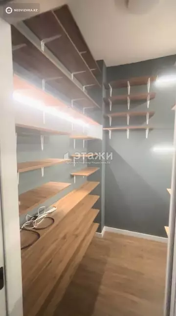 3-комнатная квартира, этаж 9 из 9, 70 м²