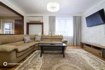4-комнатная квартира, этаж 5 из 10, 144 м²