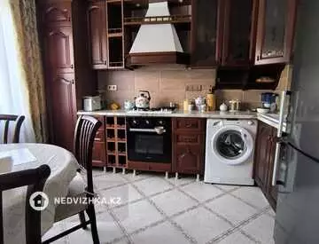 2-комнатная квартира, этаж 3 из 9, 60 м²