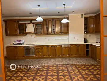 4-комнатная квартира, этаж 9 из 14, 165 м²