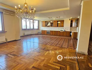 4-комнатная квартира, этаж 9 из 14, 165 м²