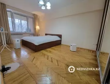 3-комнатная квартира, этаж 4 из 8, 102 м², на длительный срок