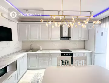 4-комнатная квартира, этаж 13 из 13, 93 м²