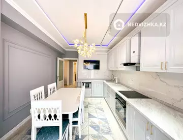 4-комнатная квартира, этаж 13 из 13, 93 м²