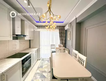4-комнатная квартира, этаж 13 из 13, 93 м²